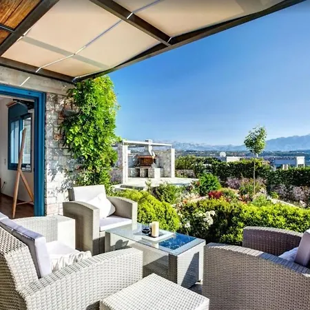 Bed & Breakfast Modern For You With Perfect View . *